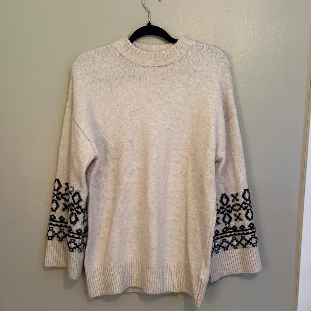 H&M Cream Sweater with Black Sleeve Pattern